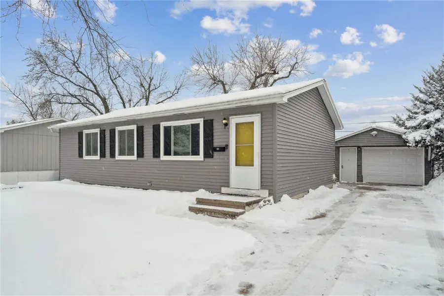 208 Lenora Drive Nw, Cedar Rapids, IA 52405 - Image #2