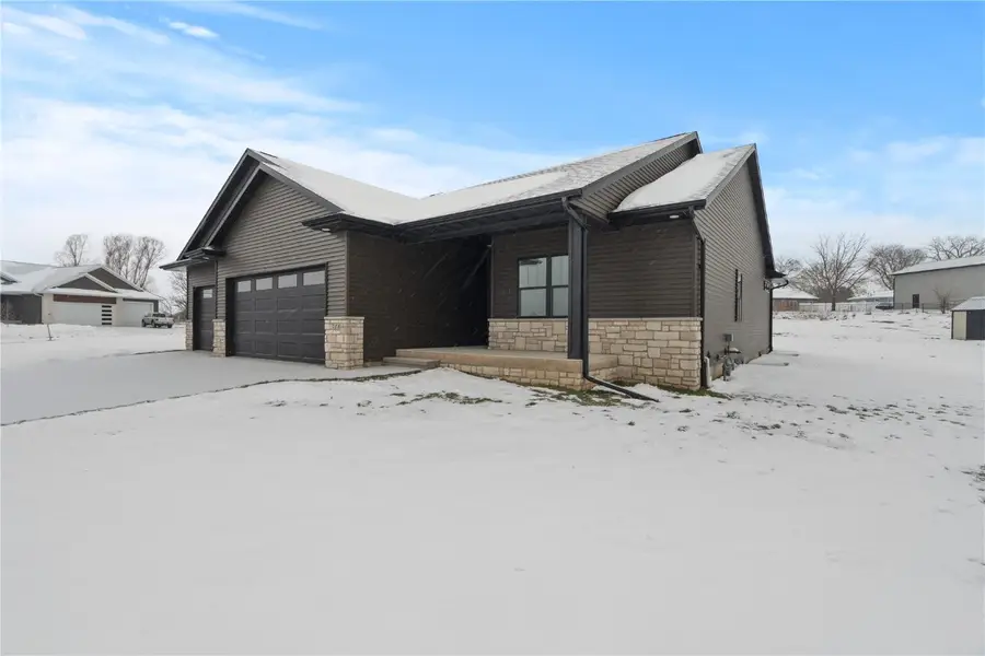 718 Pointer Circle, Center Point, IA 52213 - Image #2