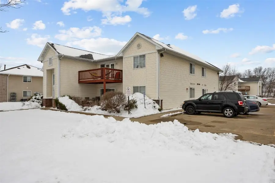 72 Miller Ave Sw Sw #8, Cedar Rapids, IA 52404 - Image #2