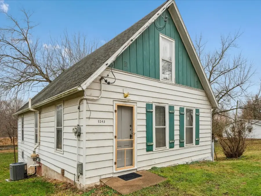 1243 Bertram St, Cedar Rapids, IA 52403 - Image #2