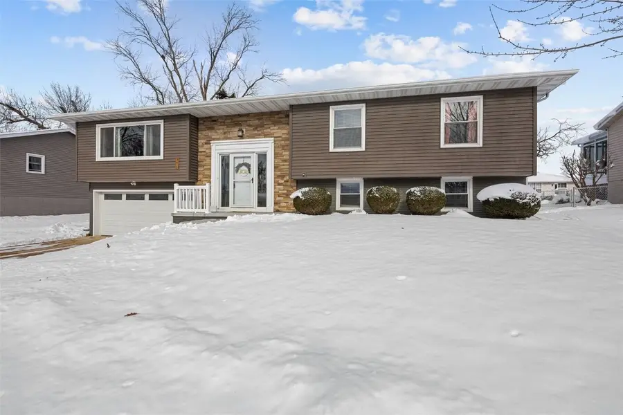 316 Sussex Drive Ne, Cedar Rapids, IA 52402 - Image #2