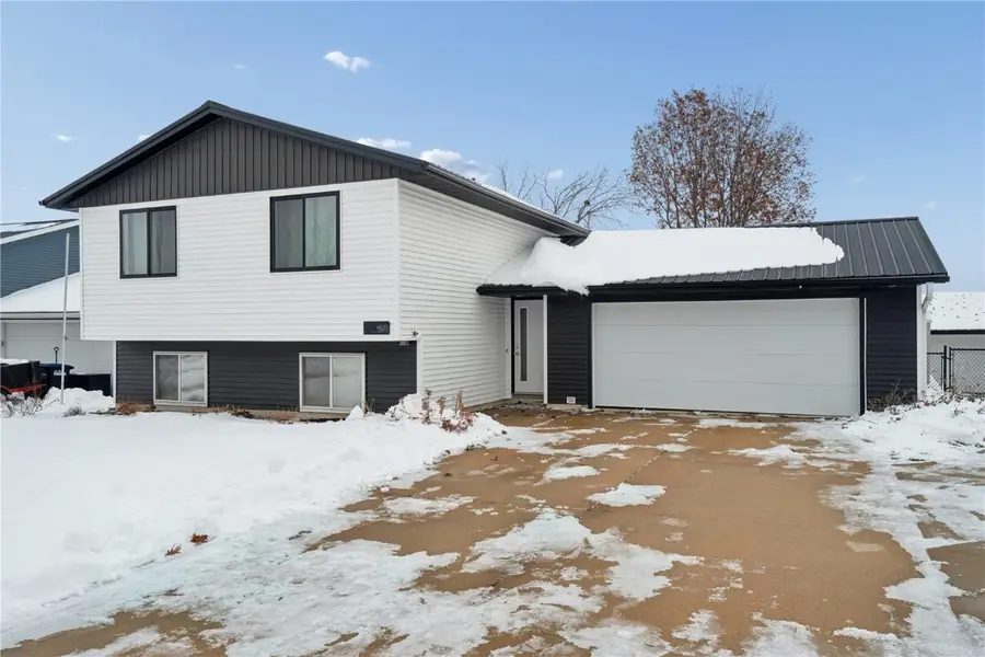 1620 Hillcrest Court, Marion, IA 52302 - Image #2