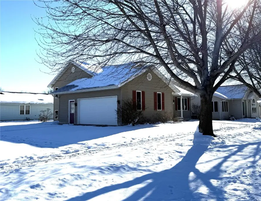 206 Lemon St, Tipton, IA 52772 - Image #2