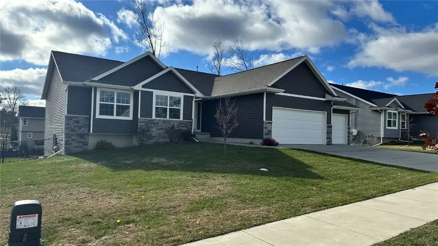 2103 Shady Grove Road Sw, Cedar Rapids, IA 52404 - Image #2