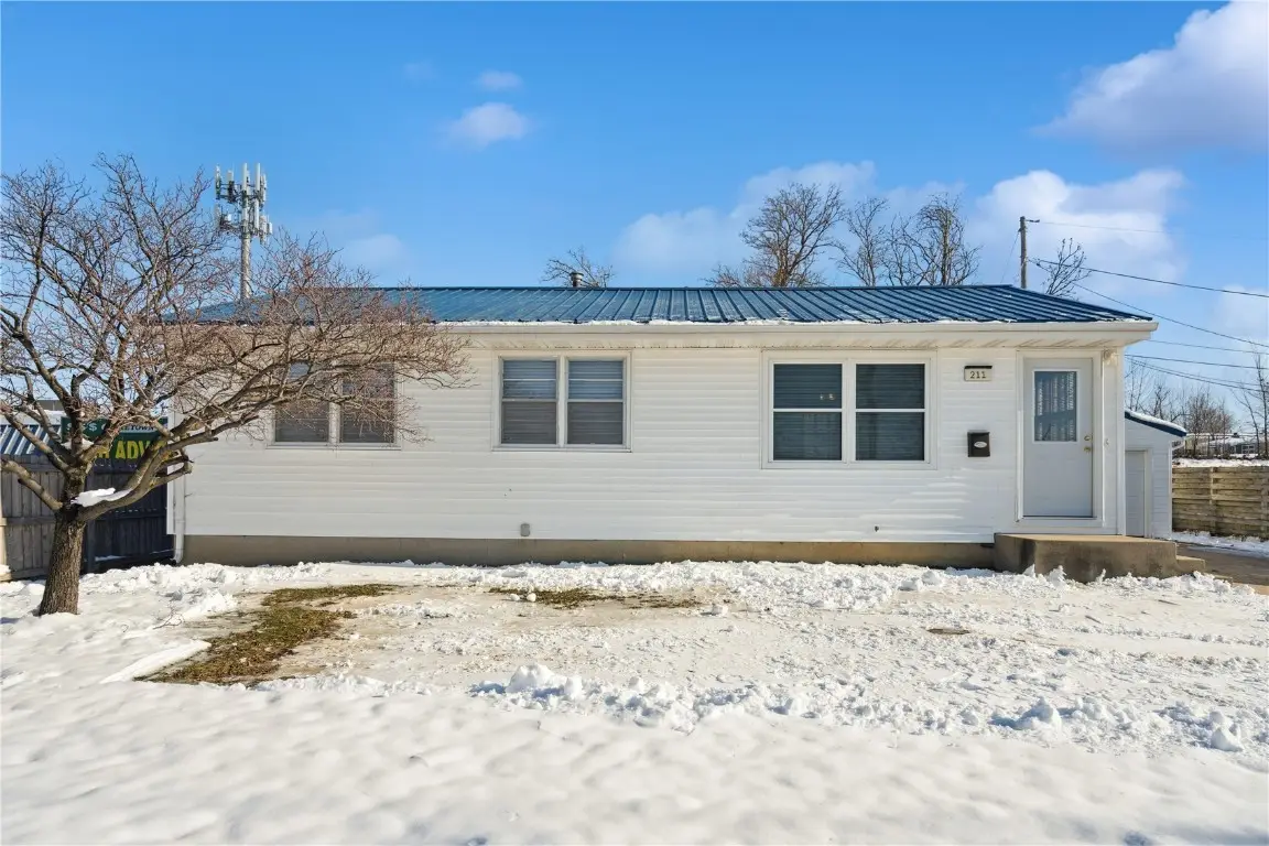 211 Edgewood Road Nw, Cedar Rapids, IA 52405 - Image #1