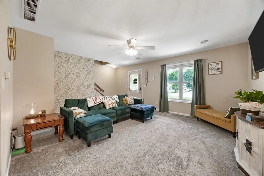 114 Therese Avenue, Anamosa, IA 52205 - Image #3