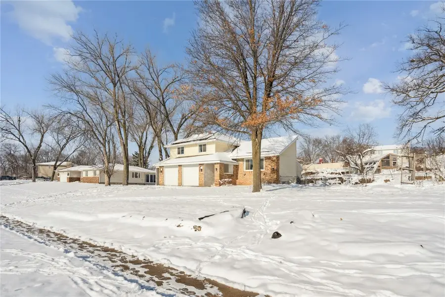 6910 Kiowa Trace Ne, Cedar Rapids, IA 52411 - Image #2