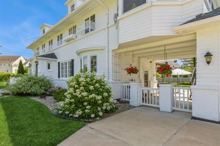 225 Crescent Street Se, Cedar Rapids, IA 52403 - Image #2