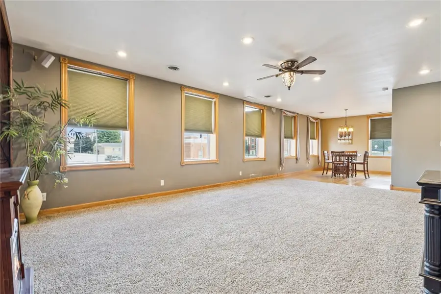 511 1st Ave, Vinton, IA 52349 - Image #2