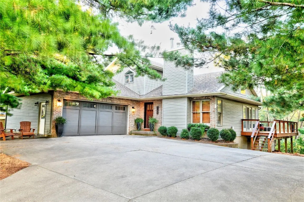 2794 Tower Site Drive Ne, Solon, IA 52333 - Image #1