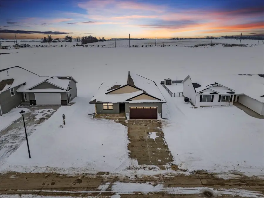 827 Indigo Drive, Palo, IA 52324 - Image #2