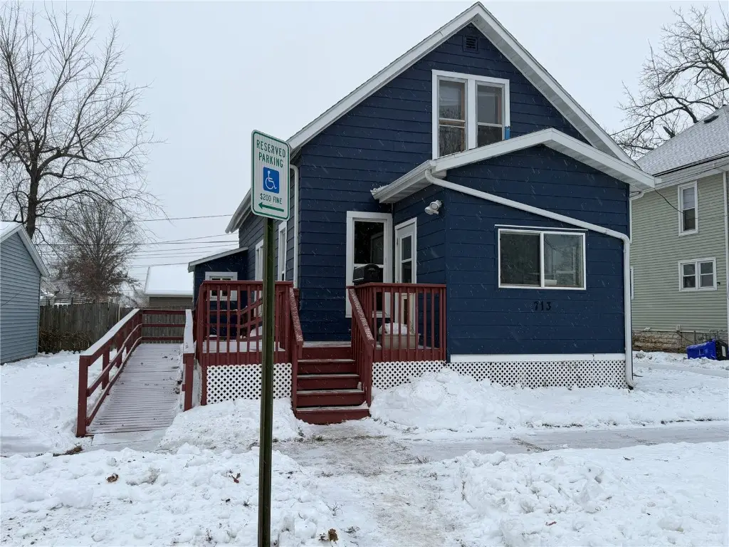 713 7th Avenue Sw, Cedar Rapids, IA 52404 - Image #1