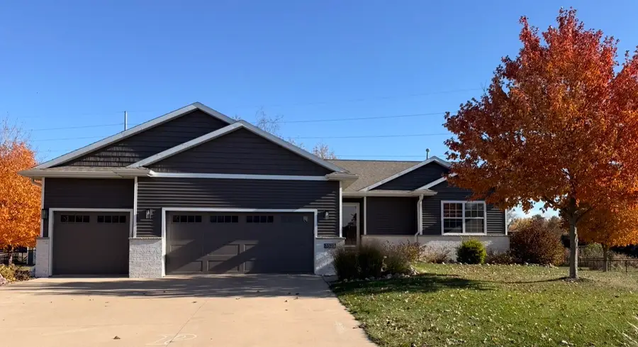 3523 Prairie Creek Sw, Cedar Rapids, IA 52404 - Image #2