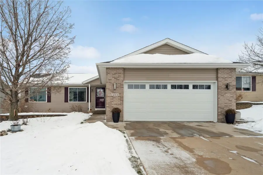 1211 Wolf Dr Nw, Cedar Rapids, IA 52405 - Image #2