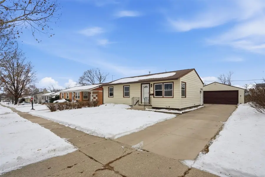 408 Jacolyn Drive Nw, Cedar Rapids, IA 52405 - Image #2