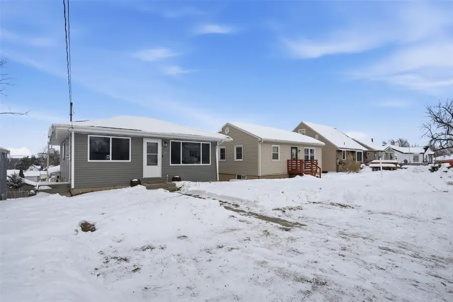 932 22nd Avenue Sw, Cedar Rapids, IA 52404 - Image #2