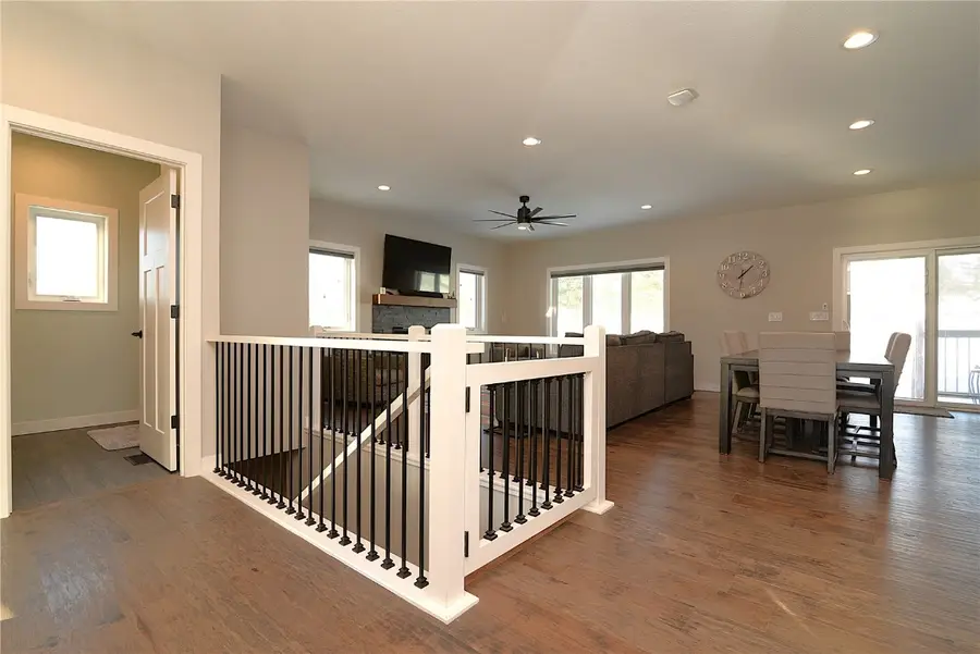 3917 Pikeview Drive, Center Point, IA 52213 - Image #3