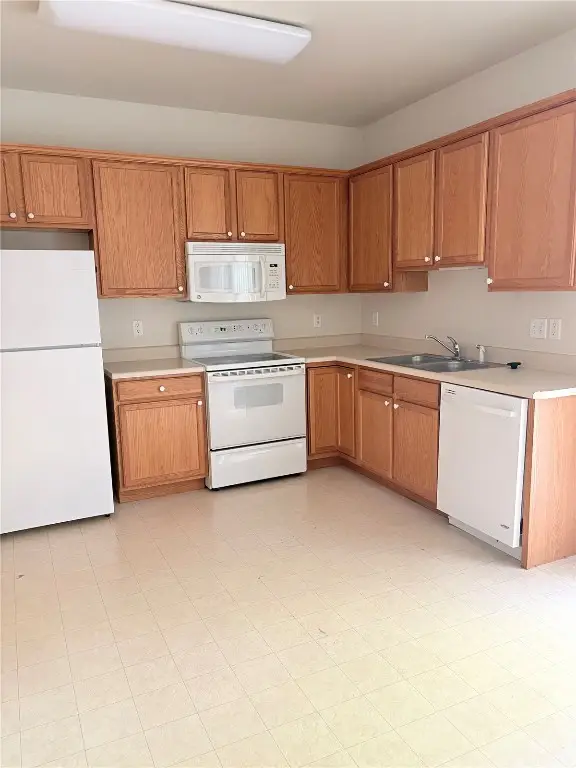 930 23rd Ave Place #6, Coralville, IA 52241 - #3