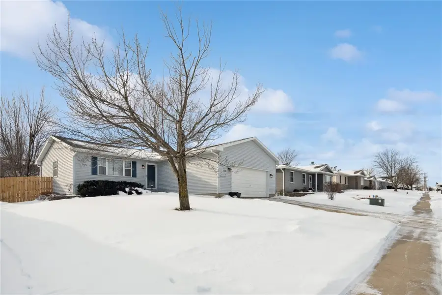 2365 Hillview Dr, Marion, IA 52302 - Image #2