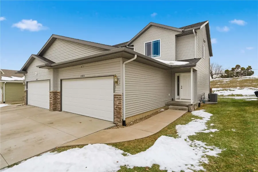 1825 Rosehill Drive Sw, Cedar Rapids, IA 52404 - Image #2