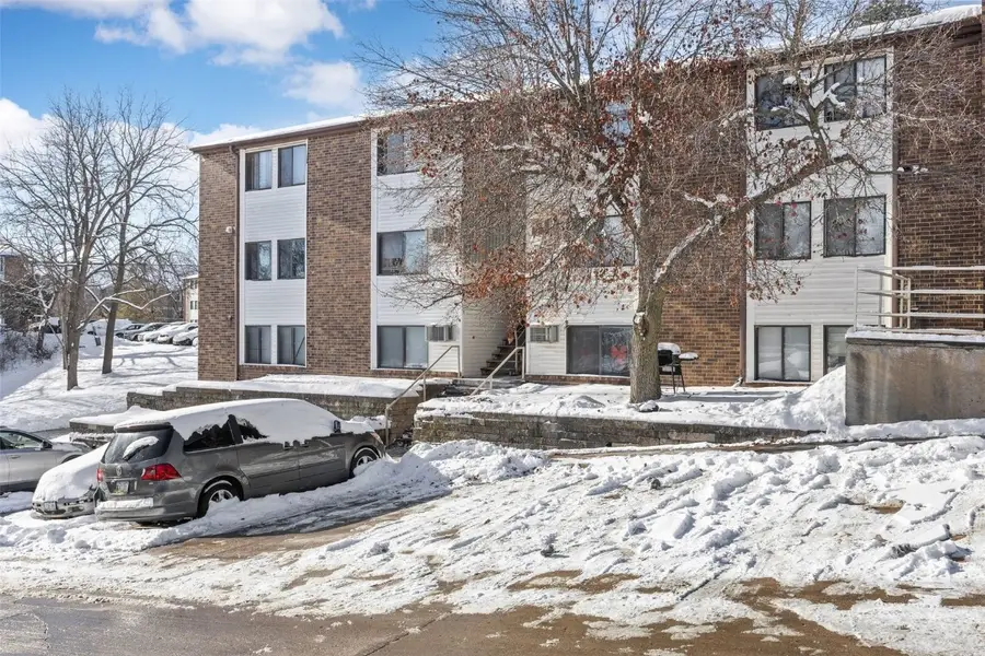 904 Benton Drive #32, Iowa City, IA 52246 - Image #2
