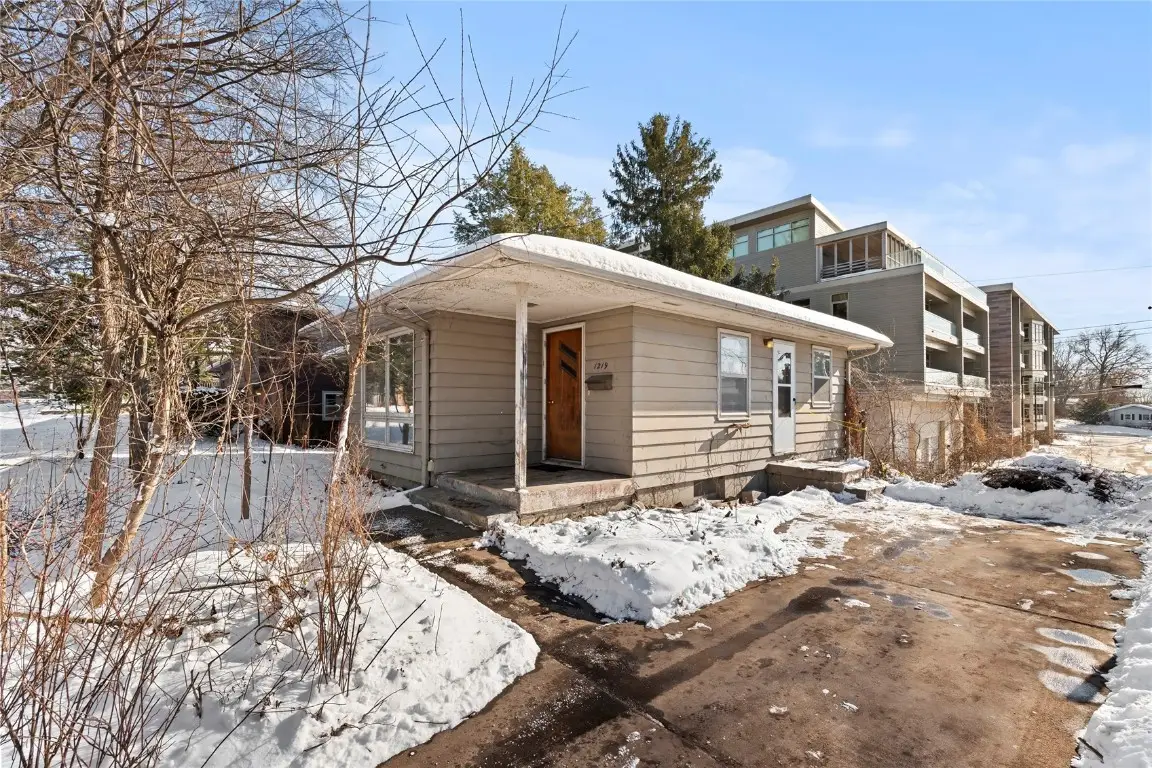 1219 Oakcrest, Iowa City, IA 52246 - Image #1