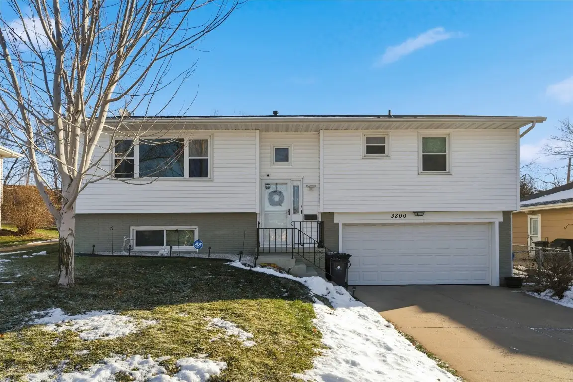 3800 Redbud Road Ne, Cedar Rapids, IA 52402 - Image #1