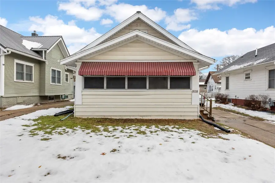 808 Oakland Ne, Cedar Rapids, IA 52402 - Image #2