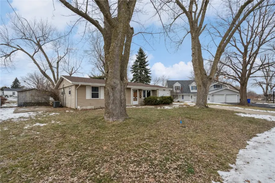 5610 Briarwood St Sw, Cedar Rapids, IA 52404 - Image #2