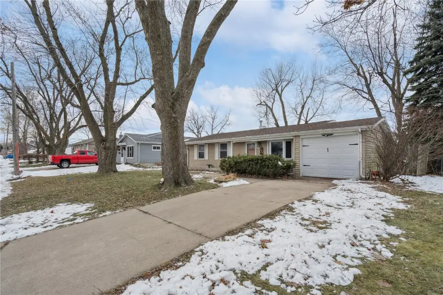 5610 Briarwood St Sw, Cedar Rapids, IA 52404 - Image #3