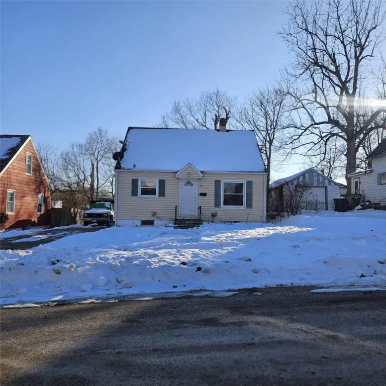 309 31st Street Drive Se, Cedar Rapids, IA 52403 - #1