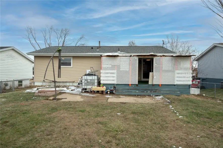 4609 Pineview Drive Ne, Cedar Rapids, IA 52402 - Image #2