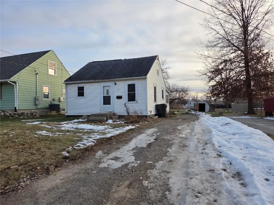 1517 34th Street Ne, Cedar Rapids, IA 52402 - #2