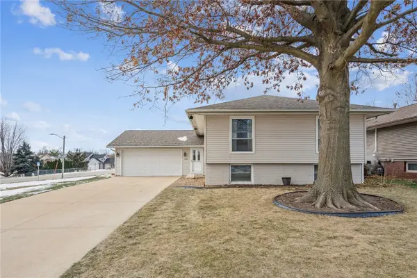 602 Olive Dr Nw, Cedar Rapids, IA 52405