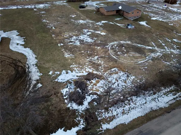 2641 Union Dr, Cedar Rapids, IA 52404