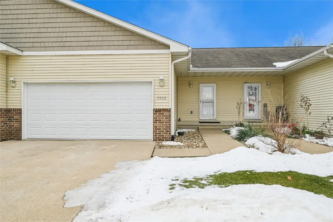 3922 Lakeview Drive Sw, Cedar Rapids, IA 52404 - Image #1