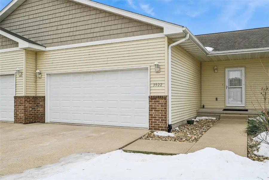 3922 Lakeview Drive Sw, Cedar Rapids, IA 52404 - Image #2