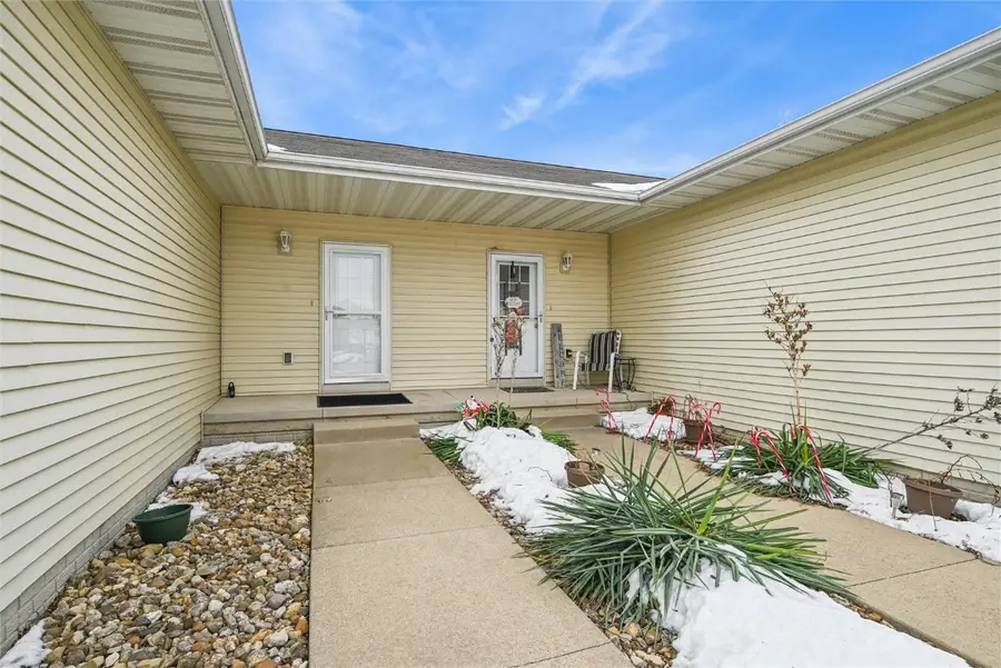 3922 Lakeview Drive Sw, Cedar Rapids, IA 52404 - Image #3