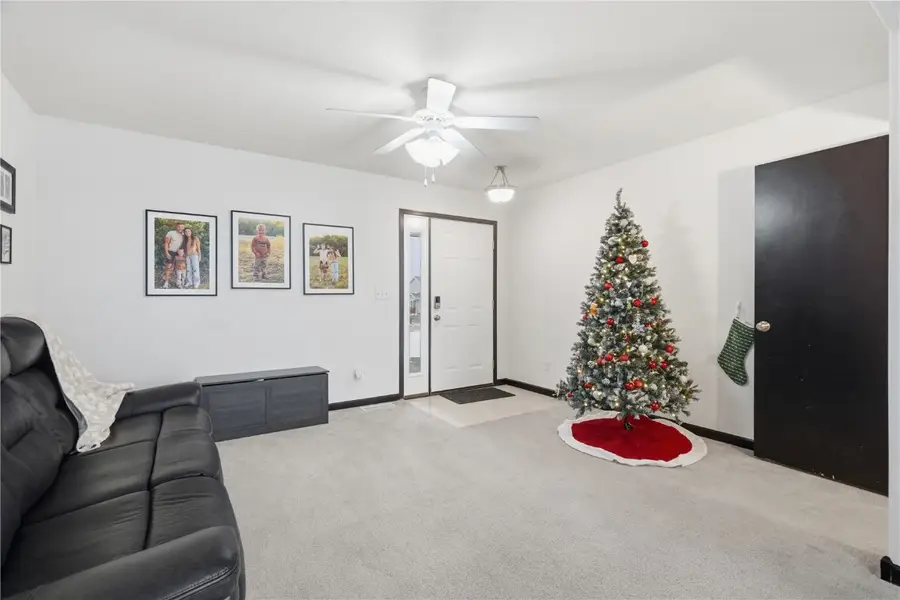 1903 Rosehill Dr Sw, Cedar Rapids, IA 52404 - Image #3