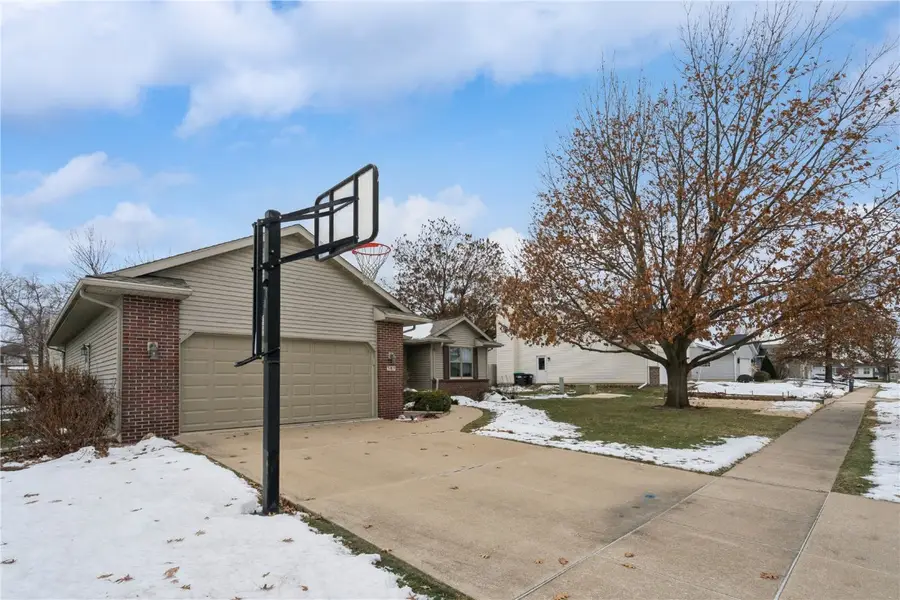 385 W 34th Avenue, Marion, IA 52302 - Image #2