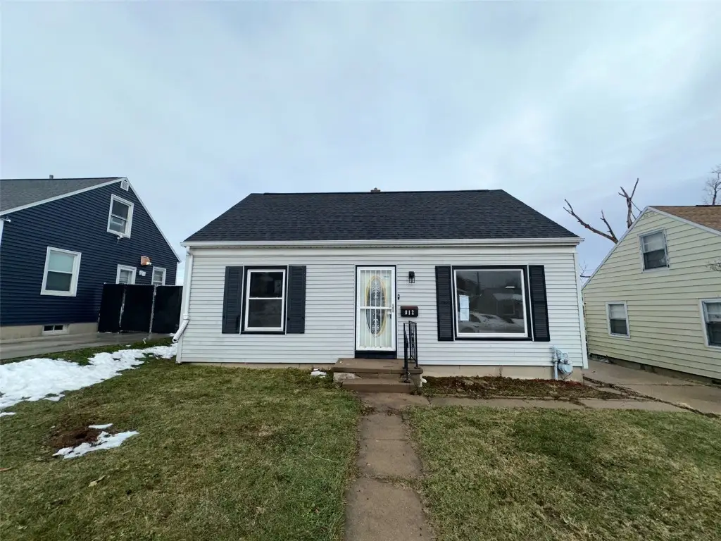 812 16th Ave Sw, Cedar Rapids, IA 52404 - Image #1