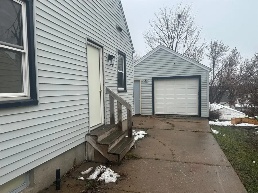 812 16th Ave Sw, Cedar Rapids, IA 52404 - Image #2