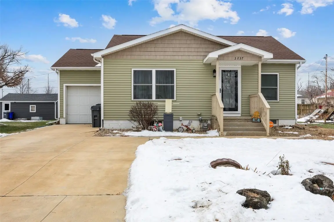 3237 Dalewood Avenue Se, Cedar Rapids, IA 52403 - Image #1