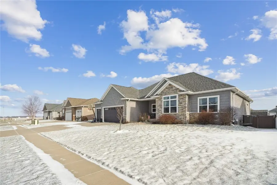 380 Ascot Lane, Robins, IA 52328 - Image #2