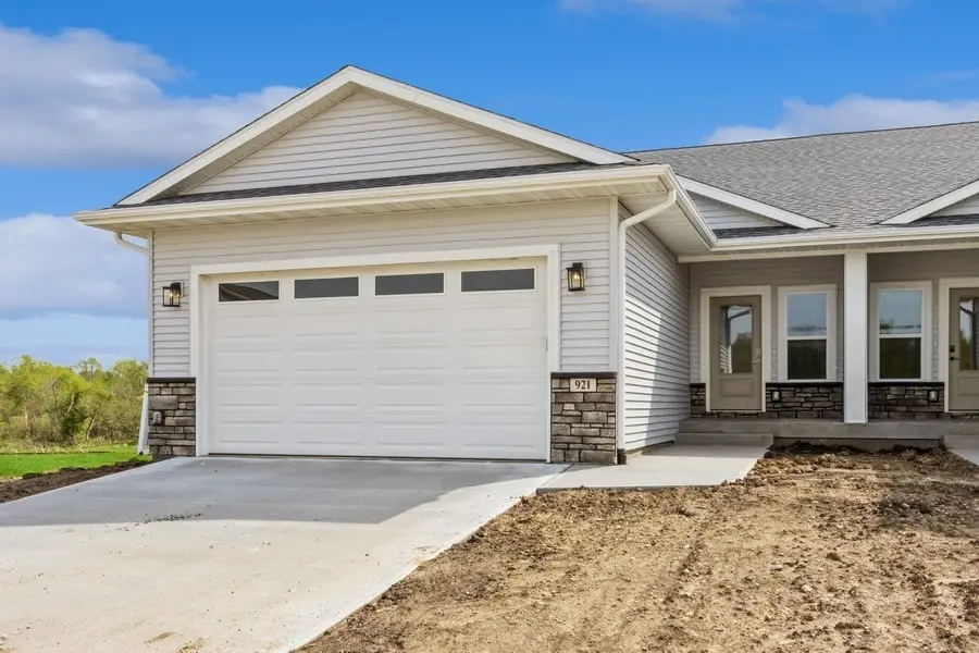 1038 Highland Trail, Solon, IA 52333 - Image #1