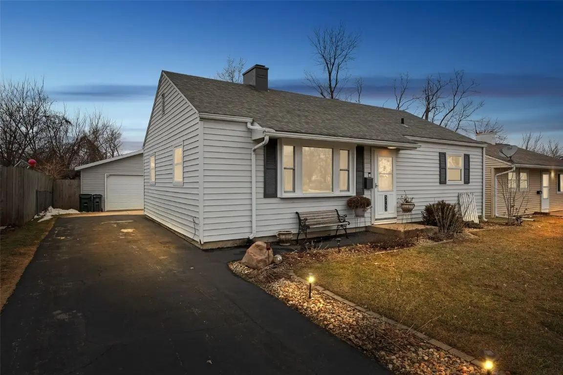 3752 F Avenue Ne, Cedar Rapids, IA 52402 - Image #1
