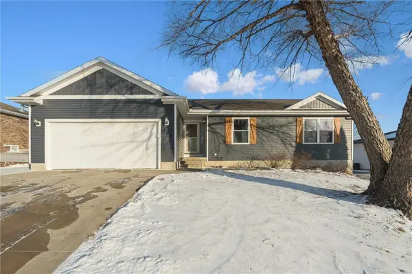 705 Deerfield Dr, Marion, IA 52302