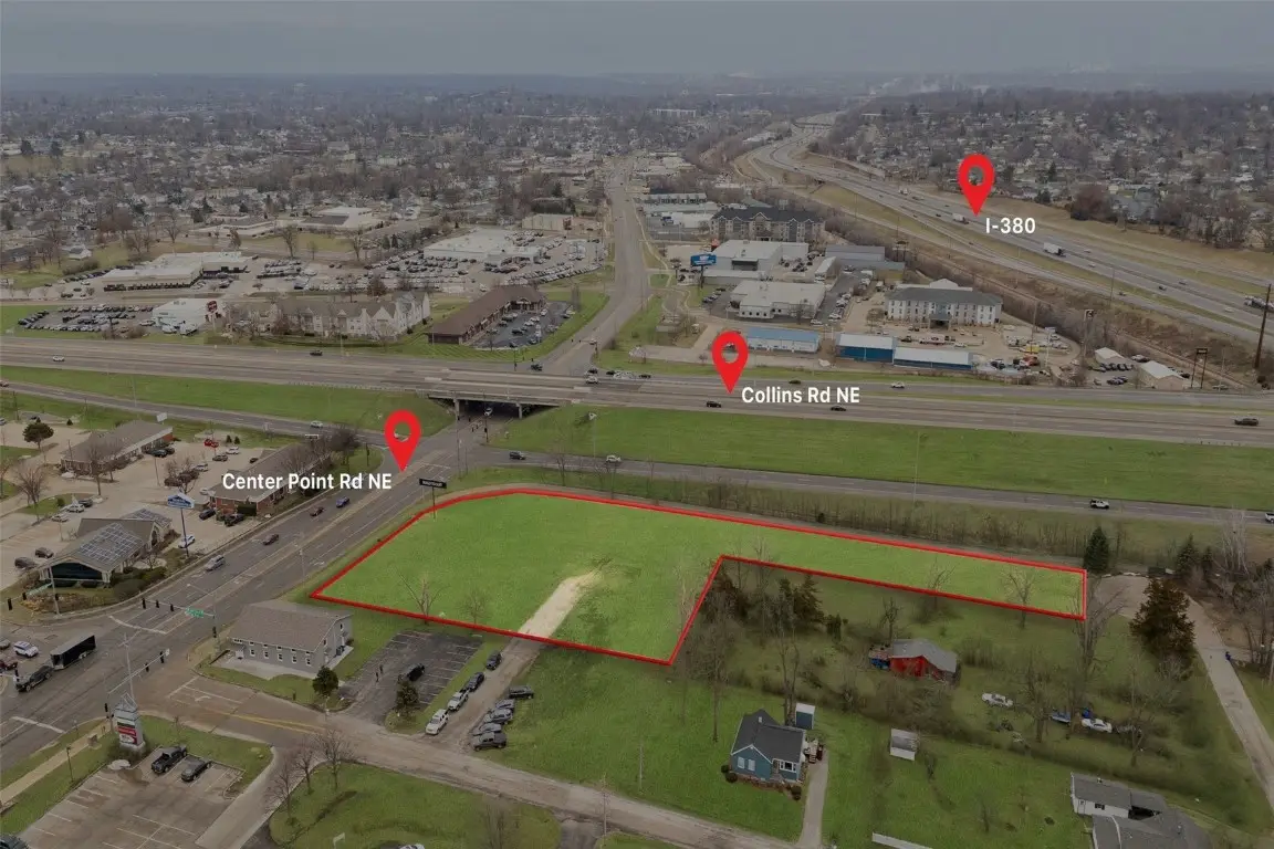 5015 Center Point Road Ne, Cedar Rapids, IA 52402 - #1