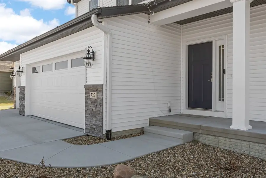 327 Meadows Field Drive Ne, Cedar Rapids, IA 52402 - #3