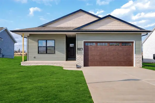 827 Indigo Drive, Palo, IA 52324